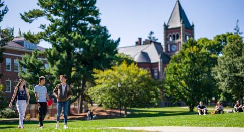 UNH Students on Durham, NH campus