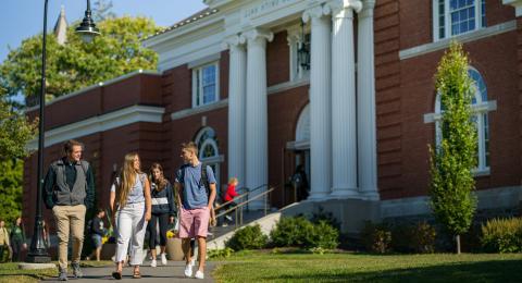 Students on UNH campus